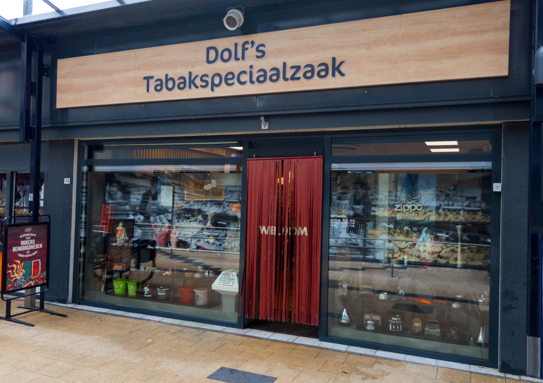 Gevel van Dolf's Tabakspeciaalzaak Purmerend